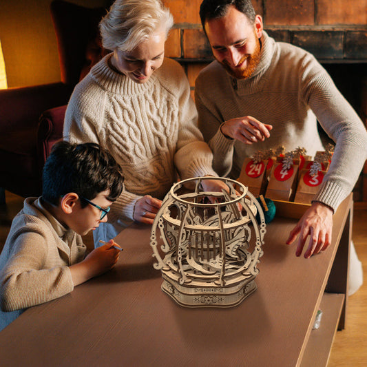 Oak-Shaped Puzzle Toy